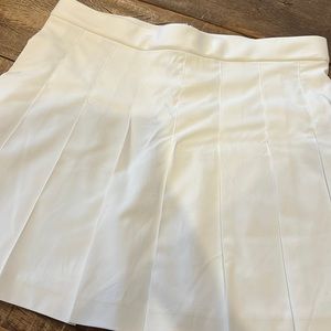 NEW WITH TAGS!! White pleated Uniqlo skirt